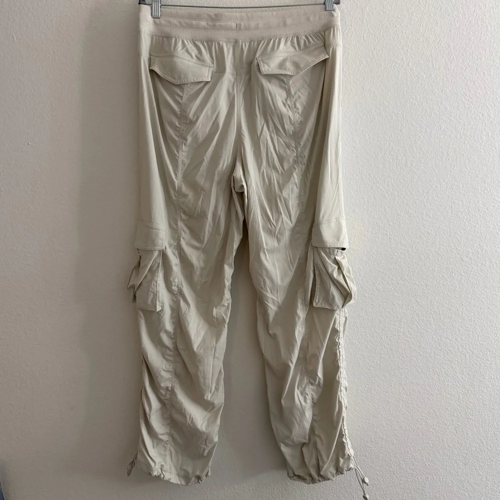 Lululemon Women’s Dance Studio Relaxed Fit Mid Rise Cargo Pant Untagged Size 12 - Picture 6 of 6